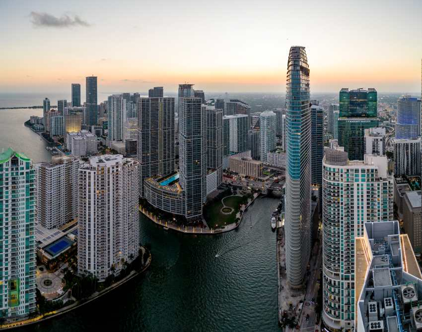 featured image for story, Miami Frente a los Gigantes Globales: Rentabilidad Inmobiliaria Comparada en 2025