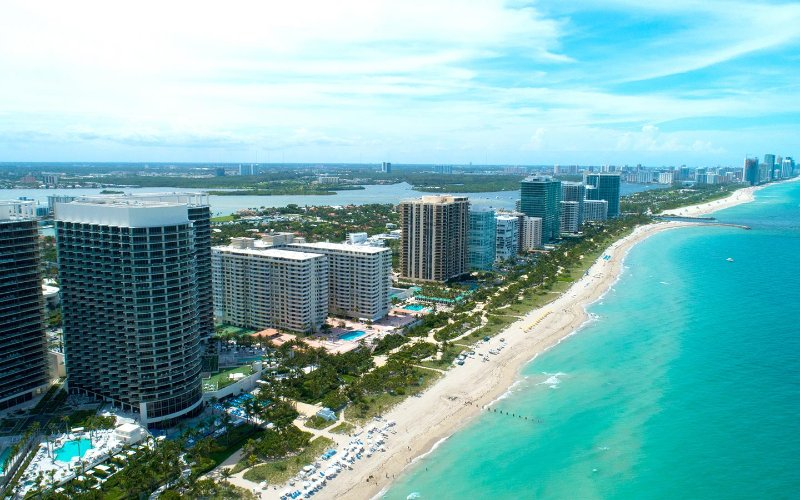 featured image for story, Surfside y Bay Harbor: Exclusividad Silenciosa y Alta Revalorización Patrimonial